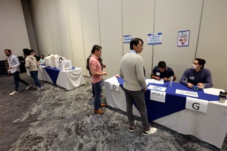 Los panistas elegirán entre los candidatos Adriana Dávila y Jorge Romero.