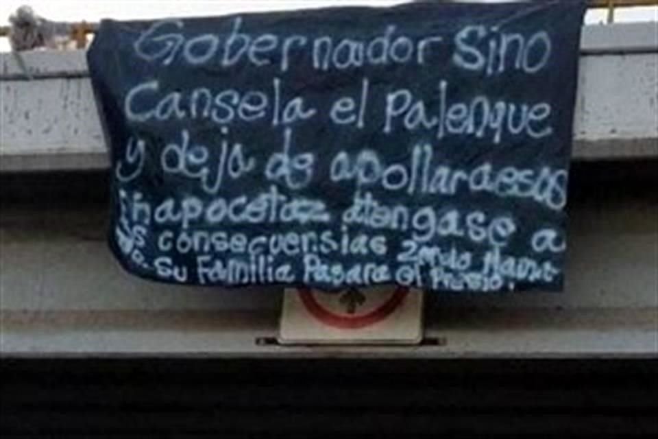 En Culiacán una vez más aparece una narcomanta con un mensaje al Gobernador Rubén Rocha: le exigen cancelar el palenque y dejar de apoyar a 'Los Chapitos'.