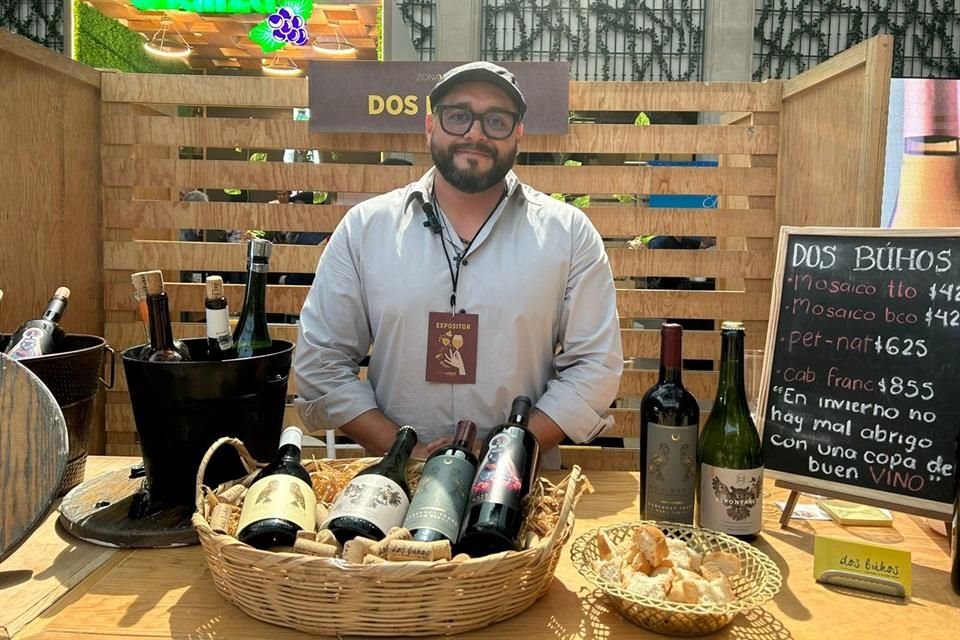 José Luis Zamora, de bodega Dos Búhos, presentó selectos vinos, entre ellos el de temporada Mosaico Tinto