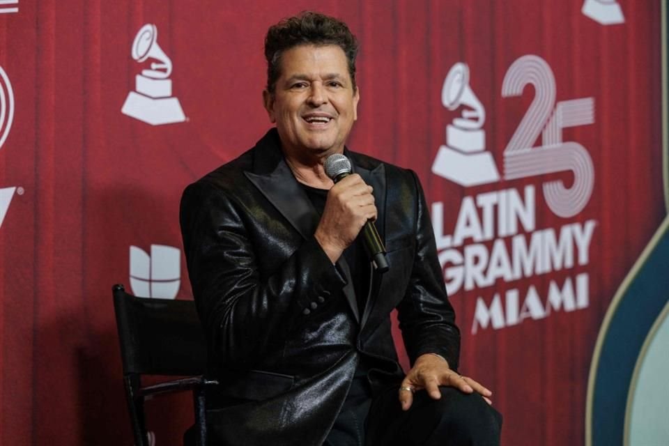 Carlos Vives celebró su legado multicultural y la influencia de Latinoamérica en su música al recibir el homenaje Person of the Year.