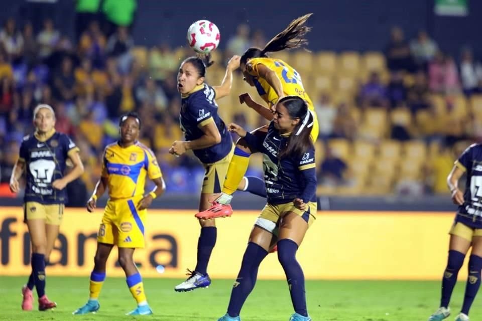 Con un contundente marcador de 7-1 ante Pumas, Tigres Femenil obtuvo su pase a Semifinales del Apertura 2024, instancia en la que enfrentará al América Femenil.