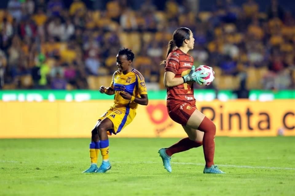 Con un contundente marcador de 7-1 ante Pumas, Tigres Femenil obtuvo su pase a Semifinales del Apertura 2024, instancia en la que enfrentará al América Femenil.