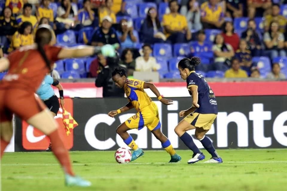 Con un contundente marcador de 7-1 ante Pumas, Tigres Femenil obtuvo su pase a Semifinales del Apertura 2024, instancia en la que enfrentará al América Femenil.