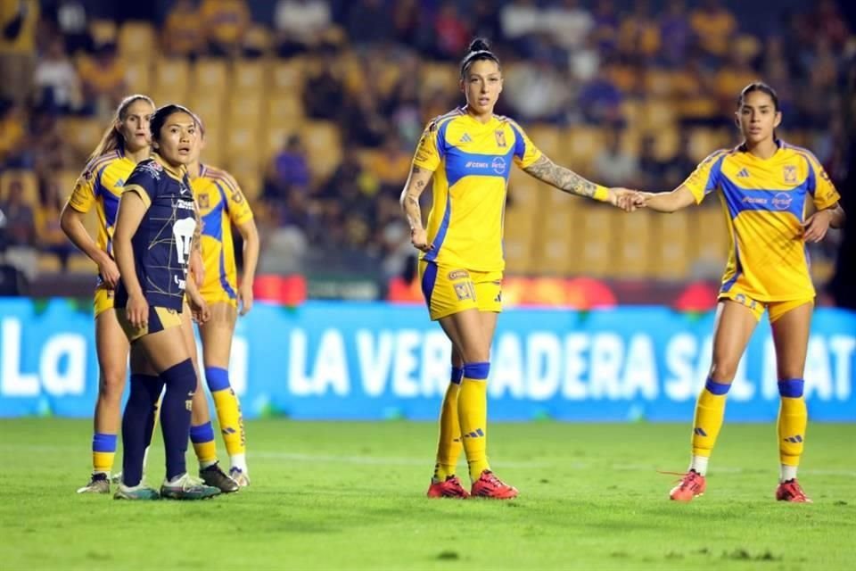 Con un contundente marcador de 7-1 ante Pumas, Tigres Femenil obtuvo su pase a Semifinales del Apertura 2024, instancia en la que enfrentará al América Femenil.