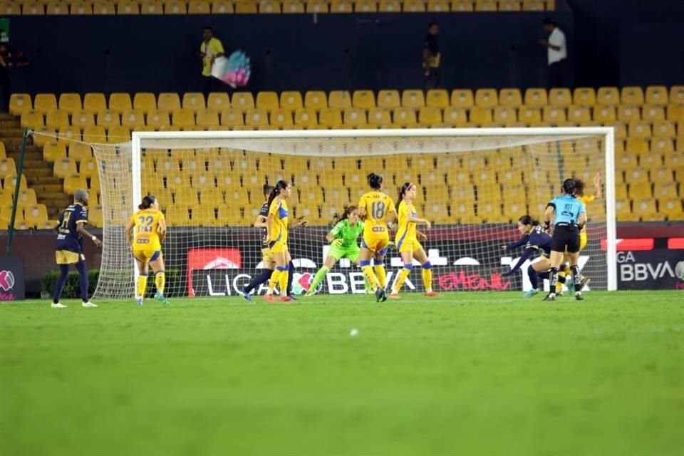 Con un contundente marcador de 7-1 ante Pumas, Tigres Femenil obtuvo su pase a Semifinales del Apertura 2024, instancia en la que enfrentará al América Femenil.