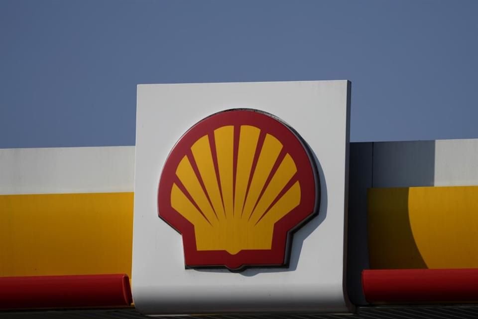 La sentencia de 2021, desestimada este martes, ordenaba a Shell reducir sus emisiones absolutas de carbono 45 por ciento para 2030 en comparación con los niveles de 2019, incluidas las causadas por el uso de sus productos.