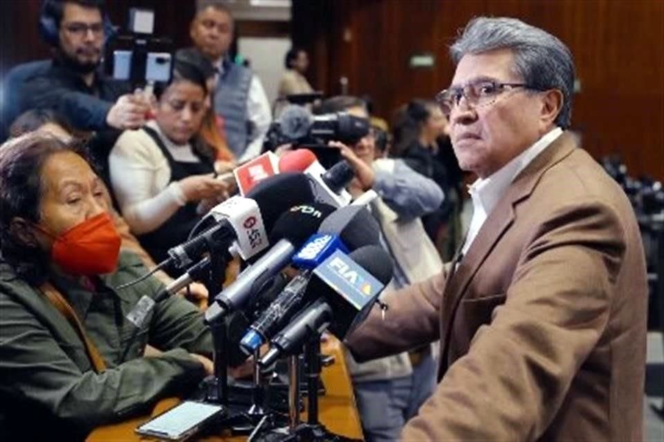 Monreal en encuentro con medios en la Cámara de Diputados.