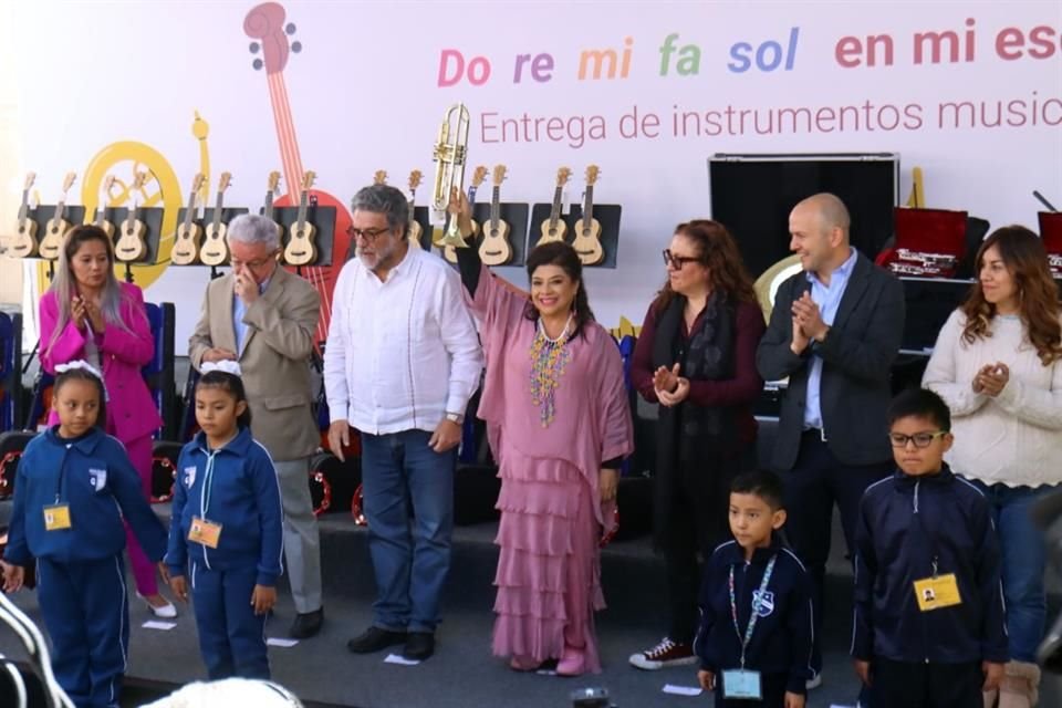 El programa contempla clases de música y de orquesta para que cada escuela pública de la Ciudad tenga un conjunto musical que ayude a la formación integral de los estudiantes.