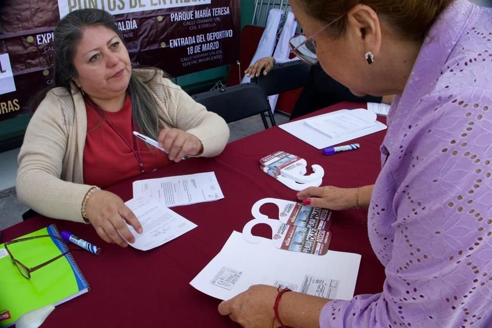 Los interesados deben presentar una identificación oficial (INE), la tarjeta de circulación del vehículo y un comprobante de domicilio en original y copia.