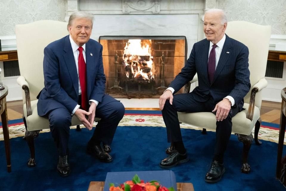 El Presidente de Estados Unidos, Joe Biden, se reúne con Donald Trump, en la Oficina Oval de la Casa Blanca en Washington, DC.