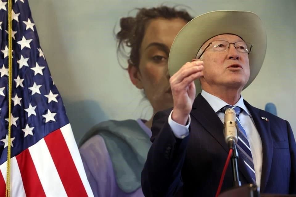 Ken Salazar, Embajador de EU, realizó su crítica más contundente contra el sexenio de AMLO: su estrategia de 'abrazos no balazos' fue un fracaso.