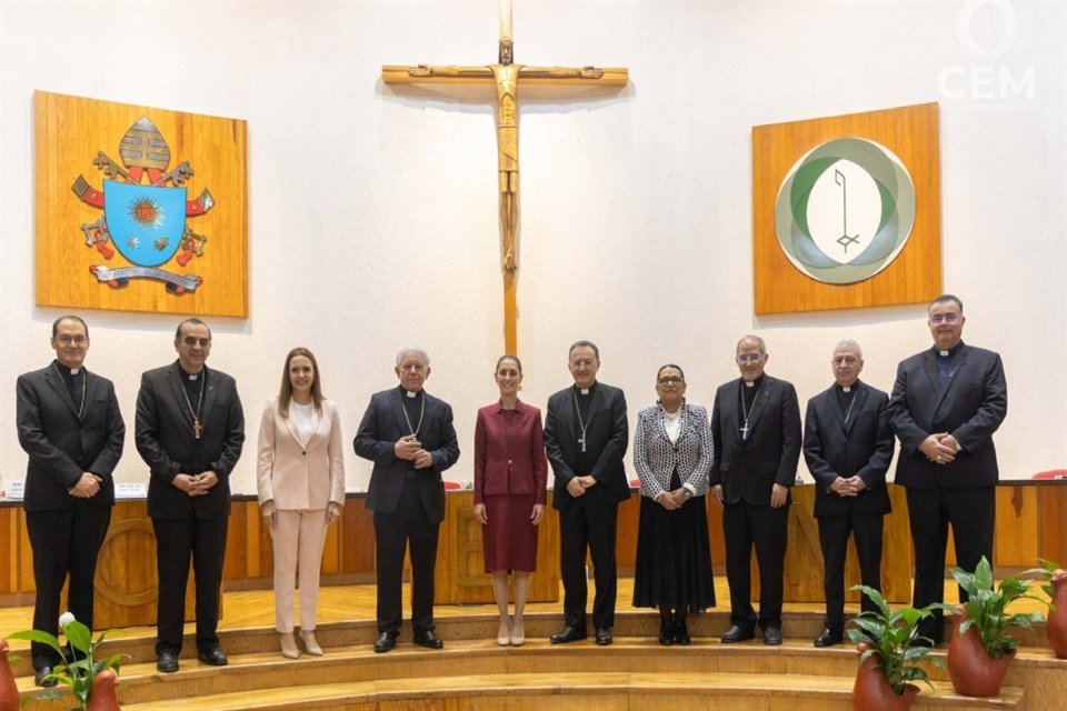 La Presidenta Sheinbaum se reunió con miembros de la Conferencia del Episcopado Mexicano.