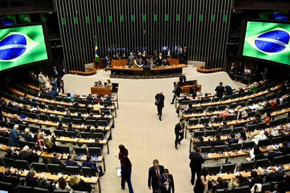 El Supremo Tribunal Federal de Brasil informó que se escucharon dos explosiones y empleados fueron retirados del edificio por seguridad.