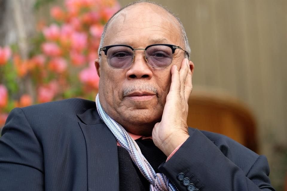 A poco más de una semana de su fallecimiento, finalmente se reveló la causa de la muerte del músico Quincy Jones: cáncer de páncreas.