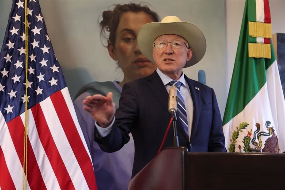 Ken Salazar dejará el cargo de Embajador de EU en México el próximo 7 de enero, 13 días antes de la investidura de Trump como Presidente.