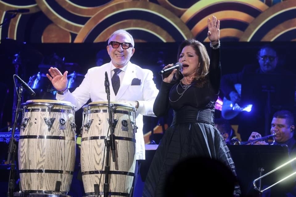 Emilio y Gloria Estefan cantaron rolas del colombiano.