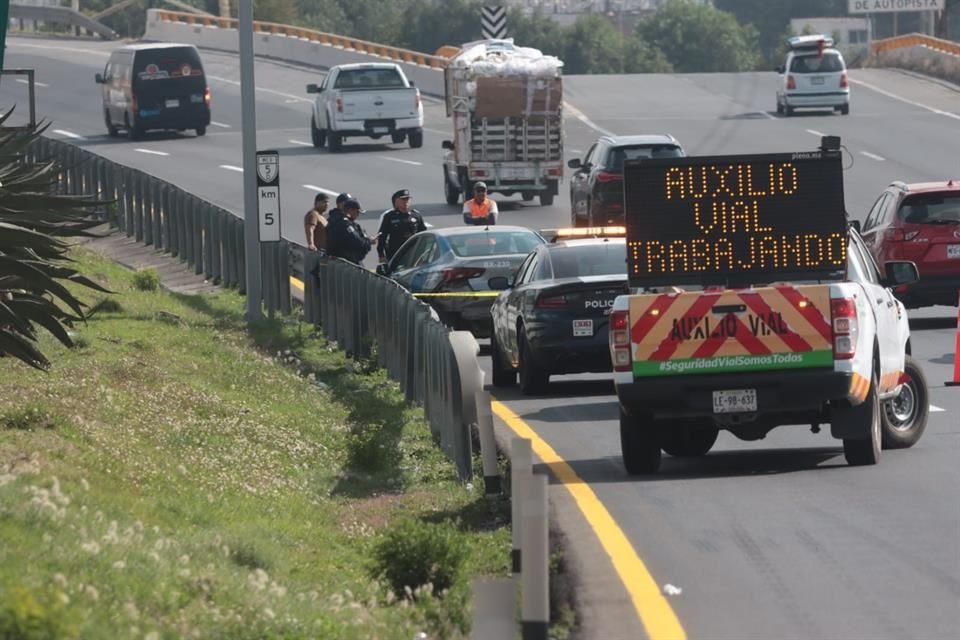 El hombre conducía un auto y custodiaba un vehículo de carga.