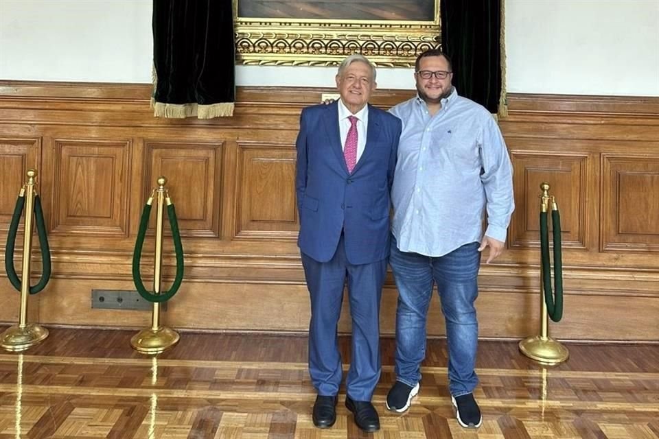 José Ramón López Beltrán con el ex Presidente en Palacio Nacional.