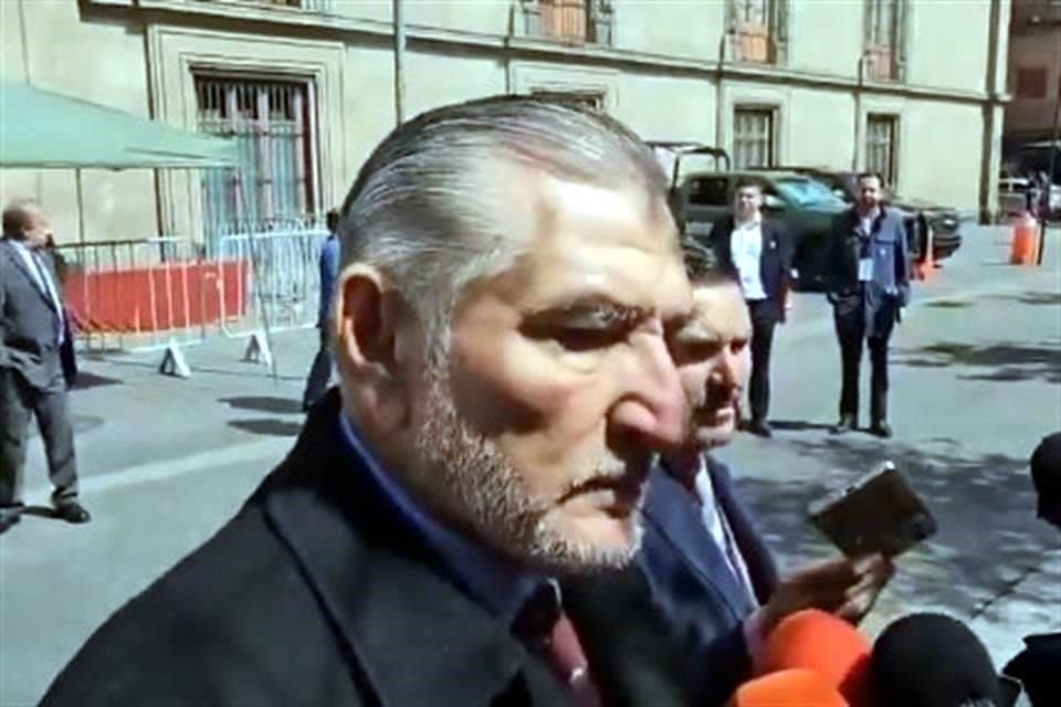 El coordinador de los senadores de Morena, Adpan Augusto López, a su salida de Palacio Nacional.