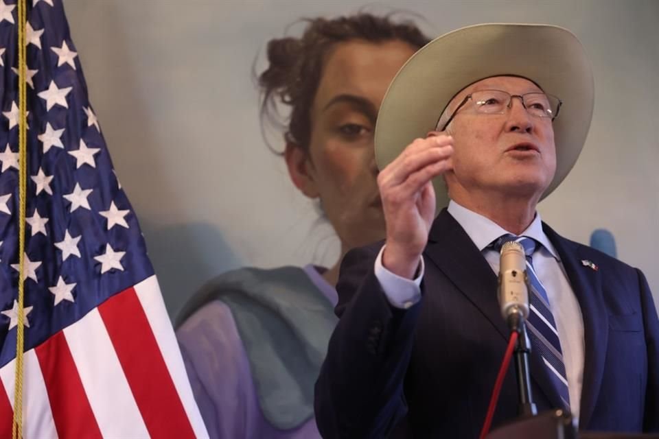 El Embajador de Estados Unidos en México durante una Conferencia de prensa en la Ciudad de México.