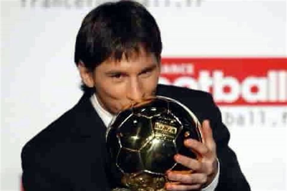 Leo ganó por primera vez el Balón de Oro en el 2009 (foto); en total consiguió esta distinción seis veces.