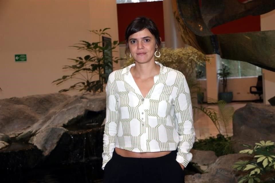 La escritora Valeria Luiselli participa en el proyecto 'Echoes from the Borderlands', una obra multimedia que documenta las historias de violencia en la frontera entre México y EU.