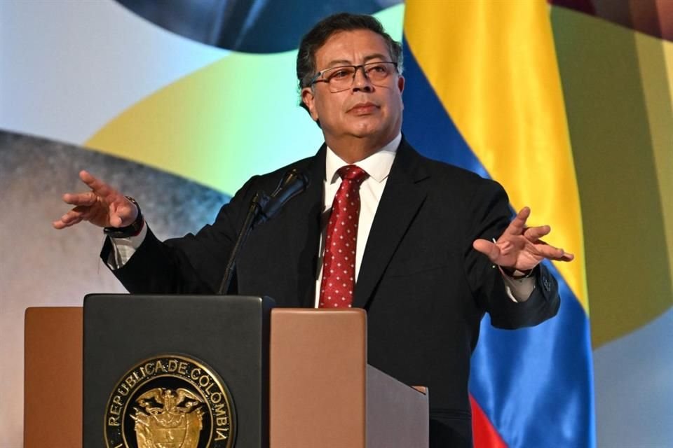 El Presidente colombiano Gustavo Petro habla durante una conferencia en Bogotá el 7 de noviembre de 2024.