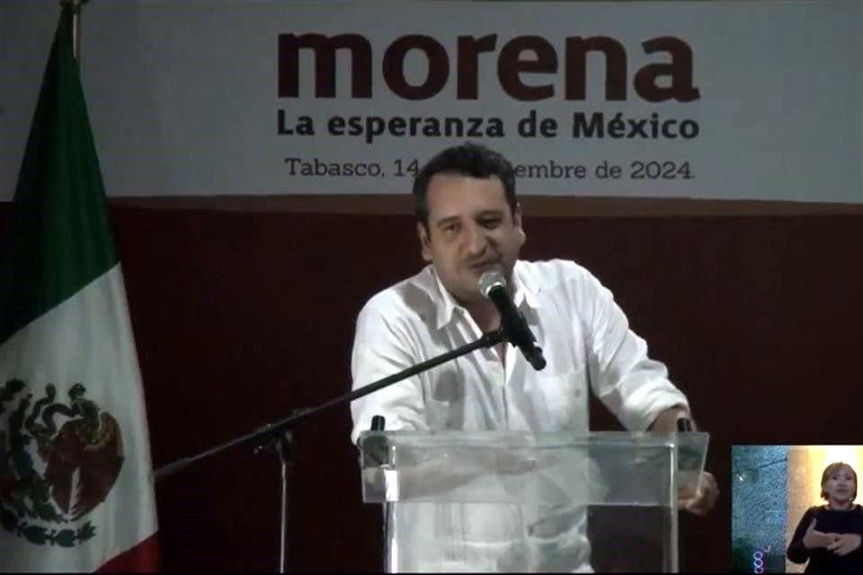 Andrés López Beltrán tomó el micrófono durante la asamblea de Morena en Tabasco, entidad natal de su padre, el ex Presidente AMLO.