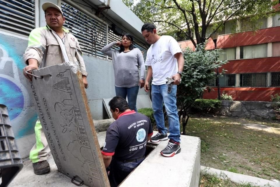 Personal de la Secretaría de Gestión Integral del Agua y de la Alcaldía Cuauhtémoc recorrió ayer las instalaciones hidráulicas.