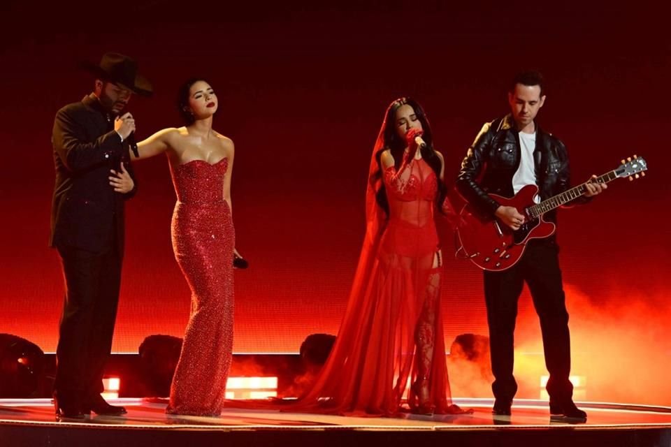 Leonardo y Ángela Aguilar cantaron junto a Becky G y el músico Edgar Barrera.