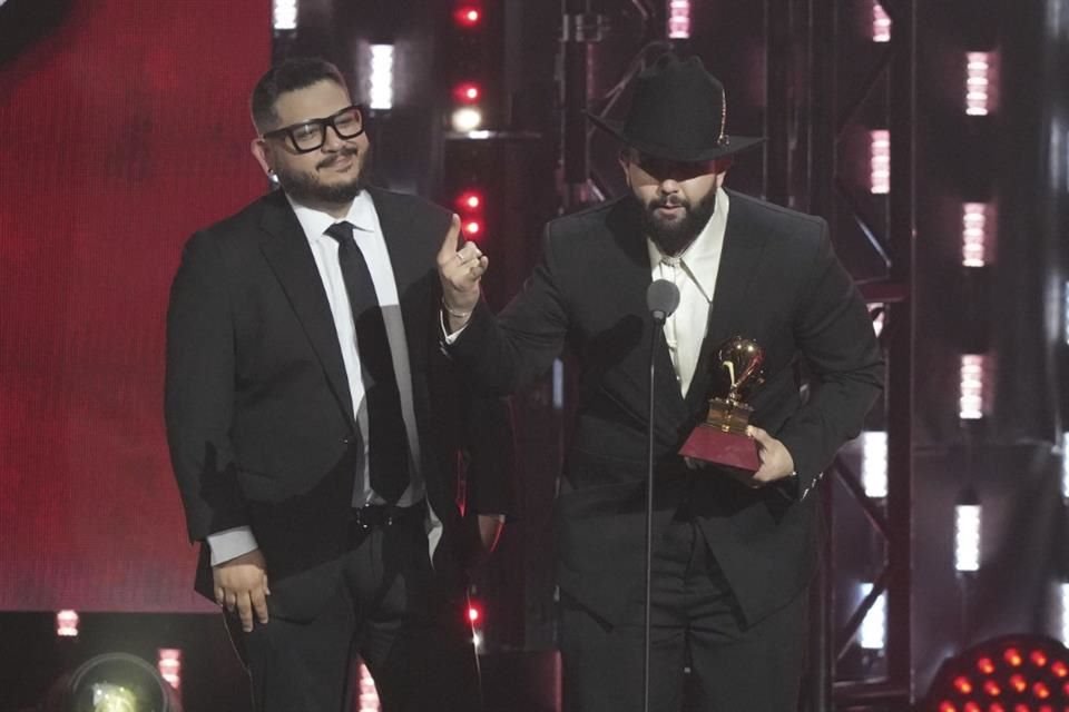 Carín León recibió el premio a Mejor Álbum de Música Mexicana contemporánea.