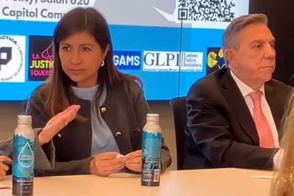 Juana Fuentes, directora de la JUFED, y Javier Laynez Potisek, ministro de la Suprema Corte, en la conferencia 'Impacto de la Reforma Judicial en México, ¿Qué significa para la Justicia?'.