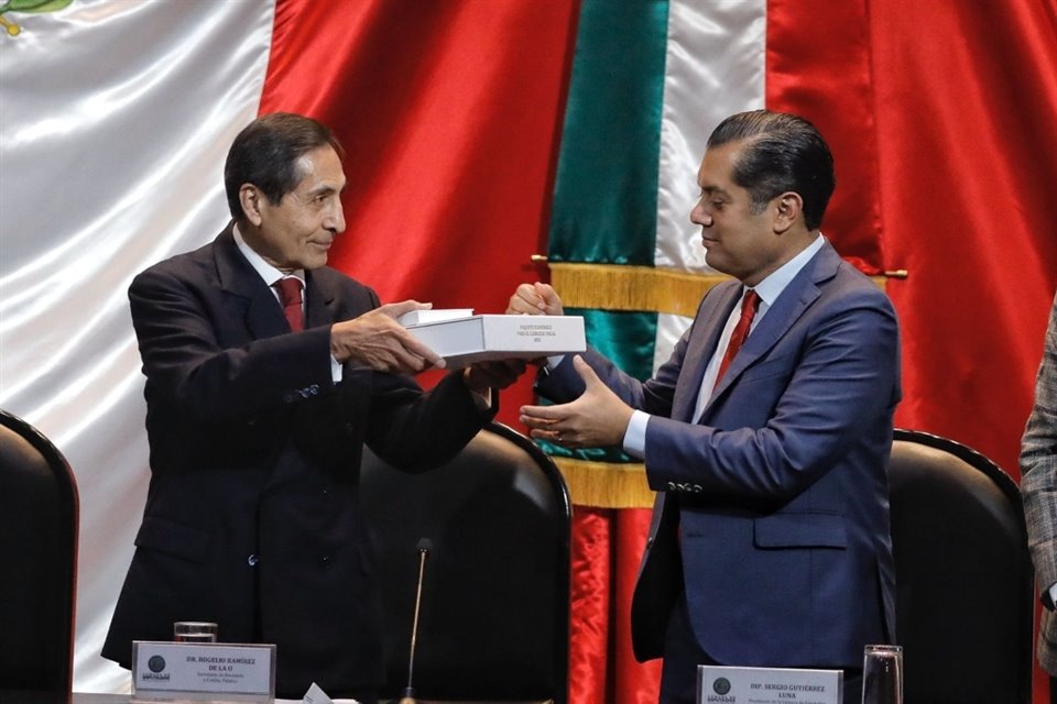 Un presupuesto acotado para 2025, pero que protege programas sociales y subsidios promovidos por la Presidenta Sheinbaum, fue presentado ayer por el Secretario de Hacienda, Rogelio Ramírez de la O.