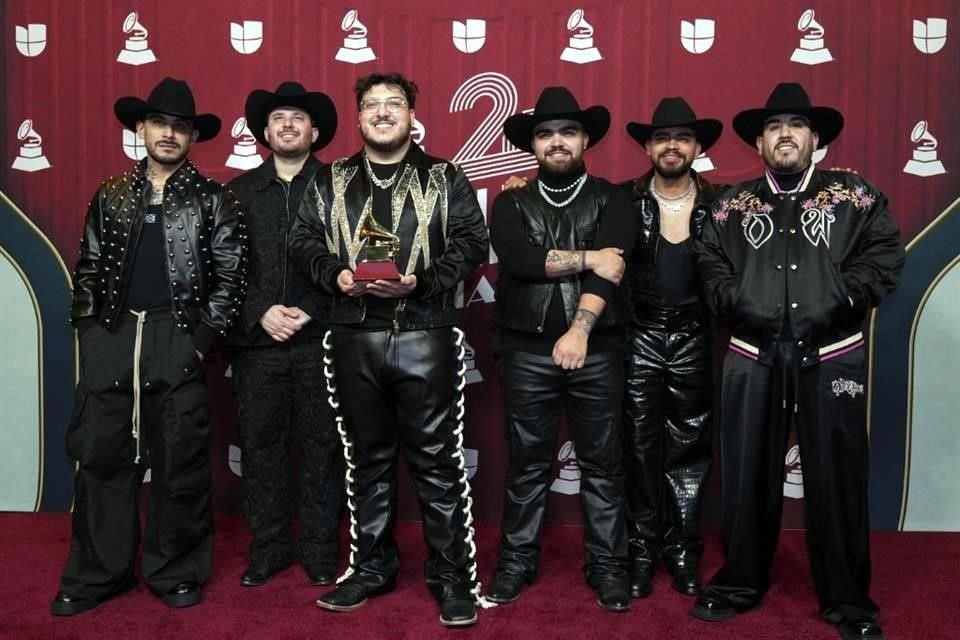 Grupo Frontera se desveló con fiesta y celebración por haberse llevado el Latin Grammy por Mejor Álbum de Música Norteña por El Comienzo.