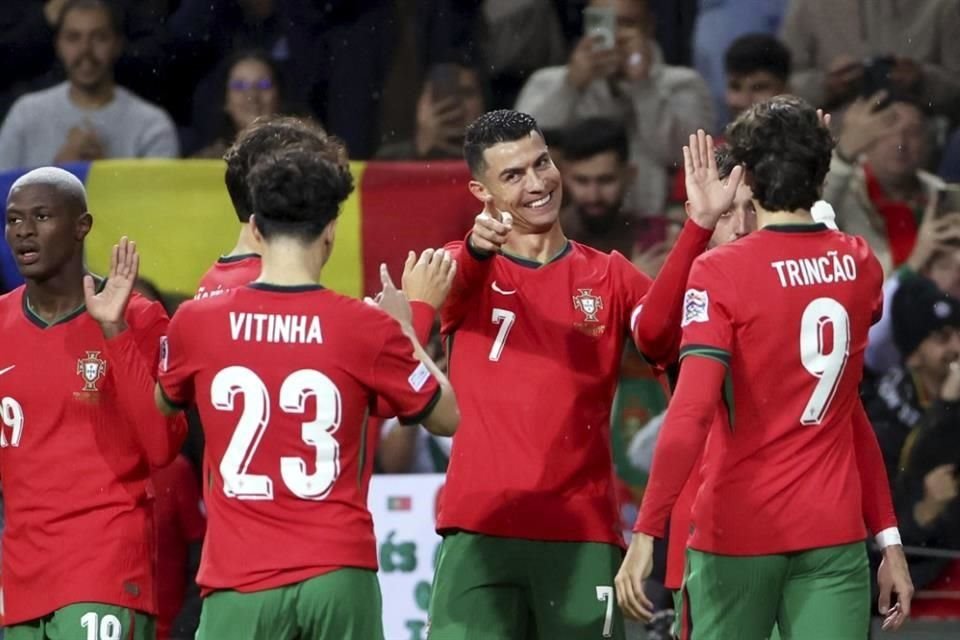 Cristiano Ronaldo marcó un doblete y Portugal goleó a Polonia.