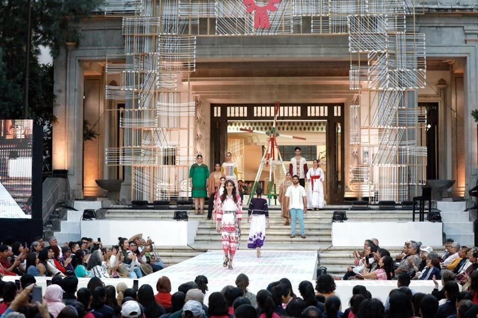 Las pasarelas continuarán hasta el domingo.