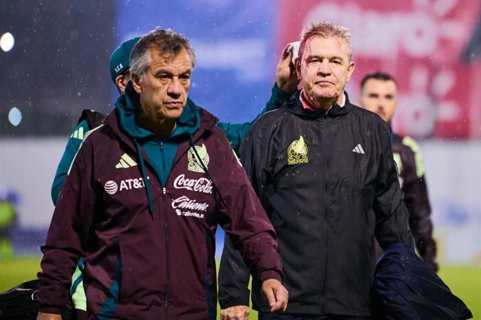 Aguirre salió de la cancha hondureña con la herida.