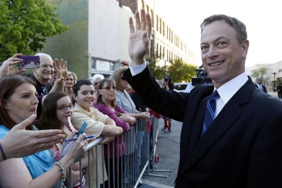 Gary Sinise, actor de CSI: NY, decidió alejarse de la vida hollywoodense para cuidar del cáncer diagnosticados tanto a su esposa como hijo, quien falleció en enero pasado.