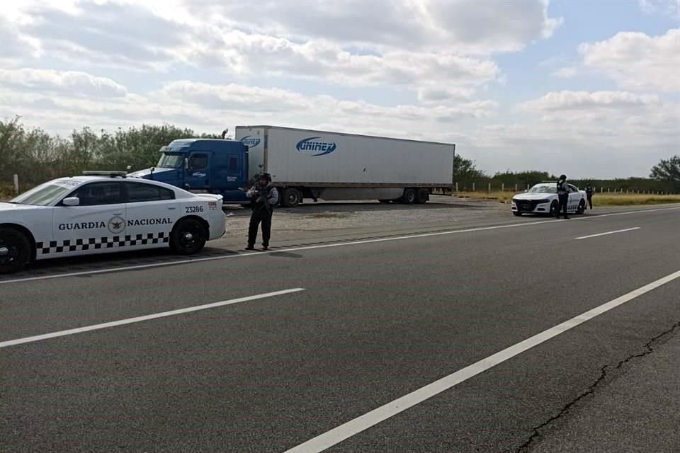 Entre los reportes ciudadanos, Fuerza Civil publicó una foto en la que aseguraba que vigilaba la autopista.