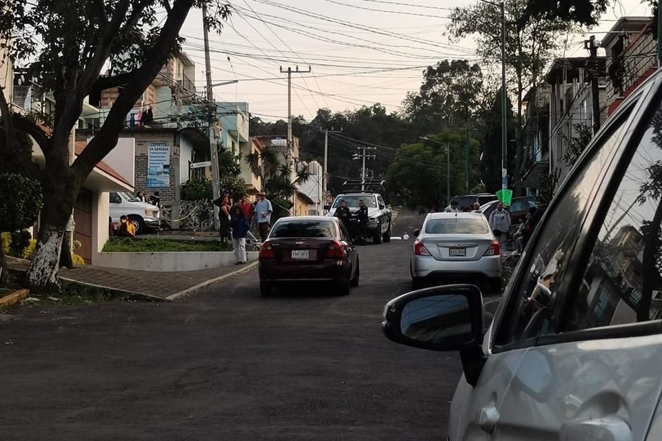 Paramédicos del Escuadrón de Rescate y Urgencias Médicas diagnosticaron a la víctima con una herida por arma blanca en la nuca, lo que le causó la muerte. 