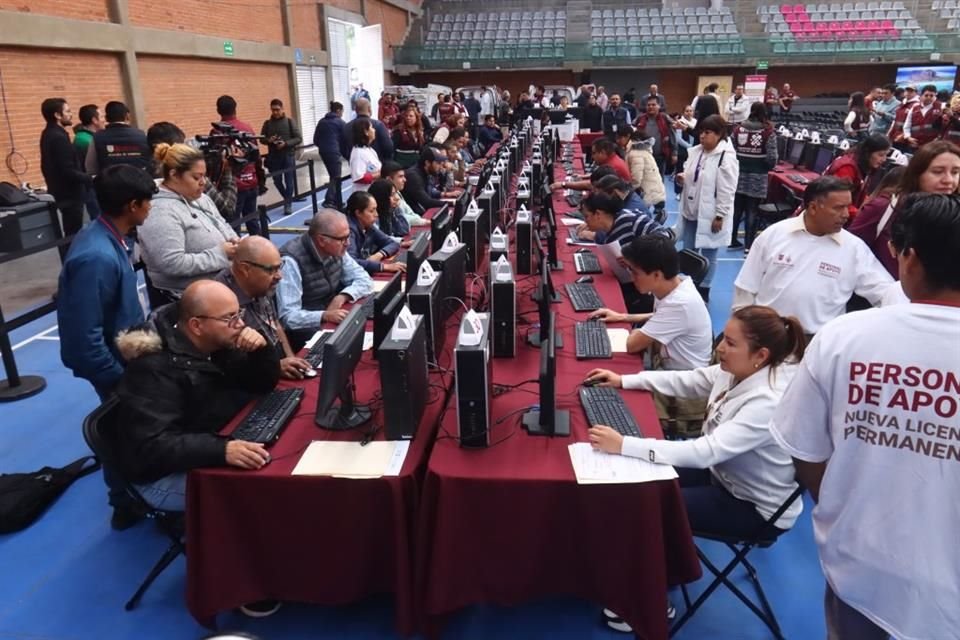 A los primoconductores se les aplica un examen de 20 reactivos y opción múltiple que se resuelve en menos de 25 minutos. 