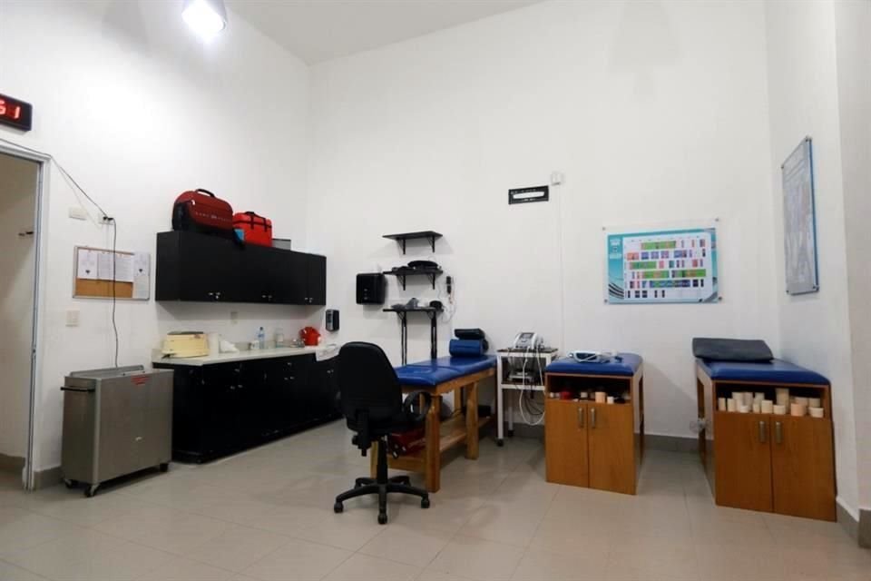 Sala de fisioterapia para la detección y control de lesiones en los futbolistas.