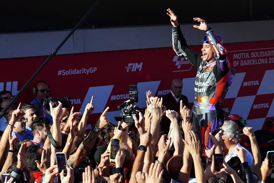 Jorge Martín festejó con su equipo su campeonato mundial en la campaña 2024 de MotoGP