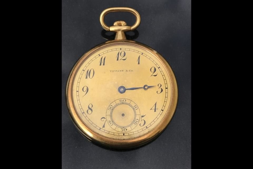 El reloj fue originalmente entregado a Arthur Rostron por la viuda de John Jacob Astor, el hombre más rico que murió en el desastre.