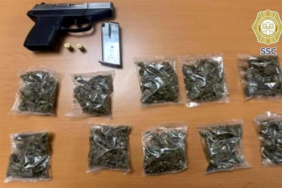 Al momento de la detención el sospechoso tenía dosis de droga y un arma.