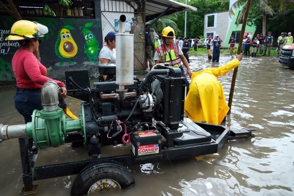 Tras el impacto del ciclón 'Sara', que se degradó a depresión tropical, diversos puntos de Quintana Roo encharcamientos y cortes de energía eléctrica.