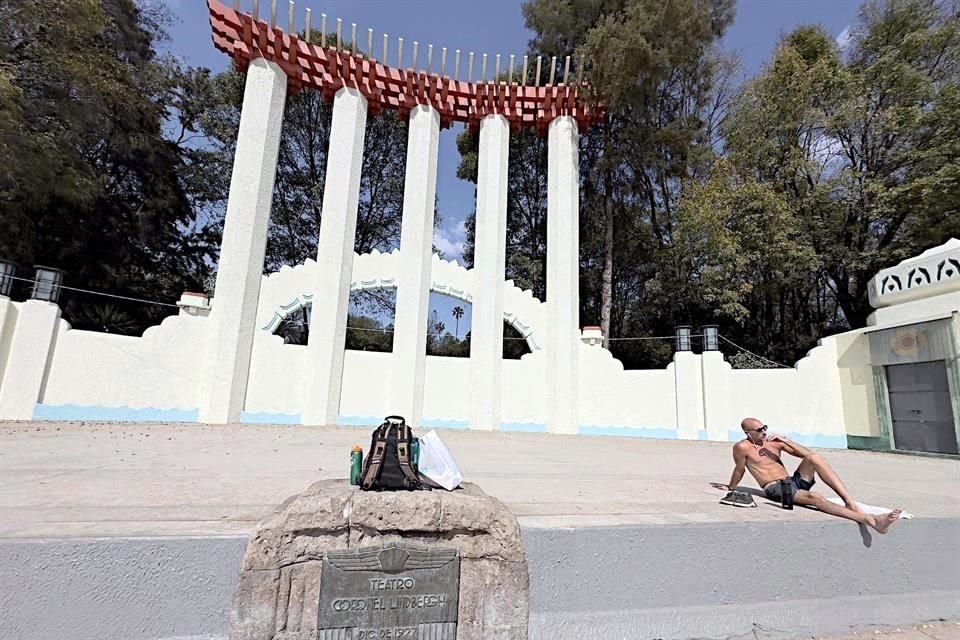 El INBAL confirmó la autorización para pintar las fachadas laterales, donde se ubican los relieves y muestras artísticas.
