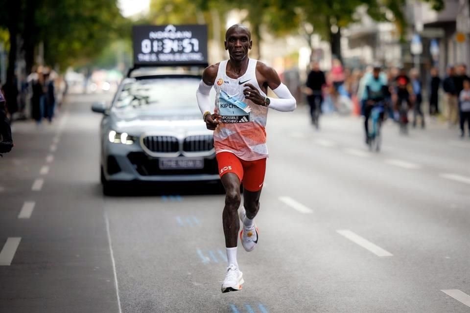 Eliud Kipchoge ahora tiene 40 años y espera poder volver pronto a correr maratones.