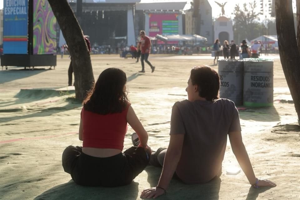 Quienes llegaron en pareja, se dieron el tiempo para descansar y llevársela leve.