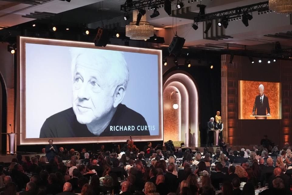 El cineasta Richard Curtis tuvo un homenaje muy aplaudido.